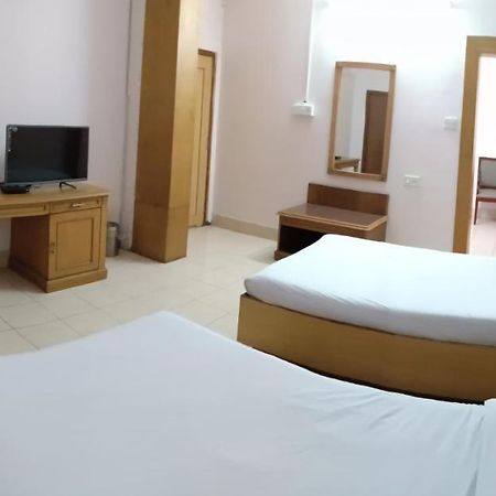 The Regency Hotel ดิบรูการ์ ภายนอก รูปภาพ