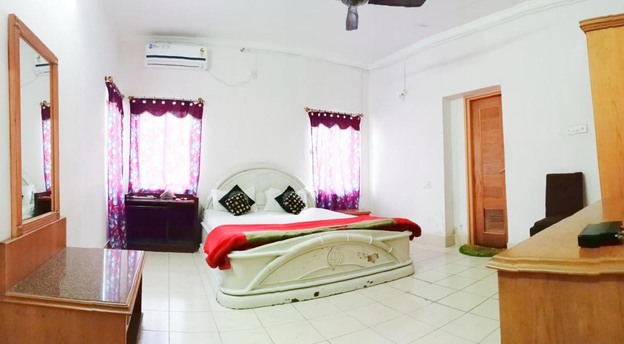 The Regency Hotel ดิบรูการ์ ภายนอก รูปภาพ